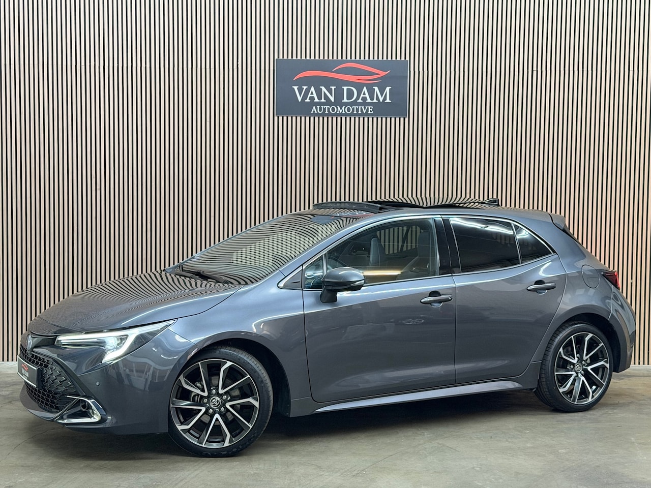 Toyota Corolla - Hybrid 140 GR Sport 2023 PANO LED CAMERA CRUISE - AutoWereld.nl