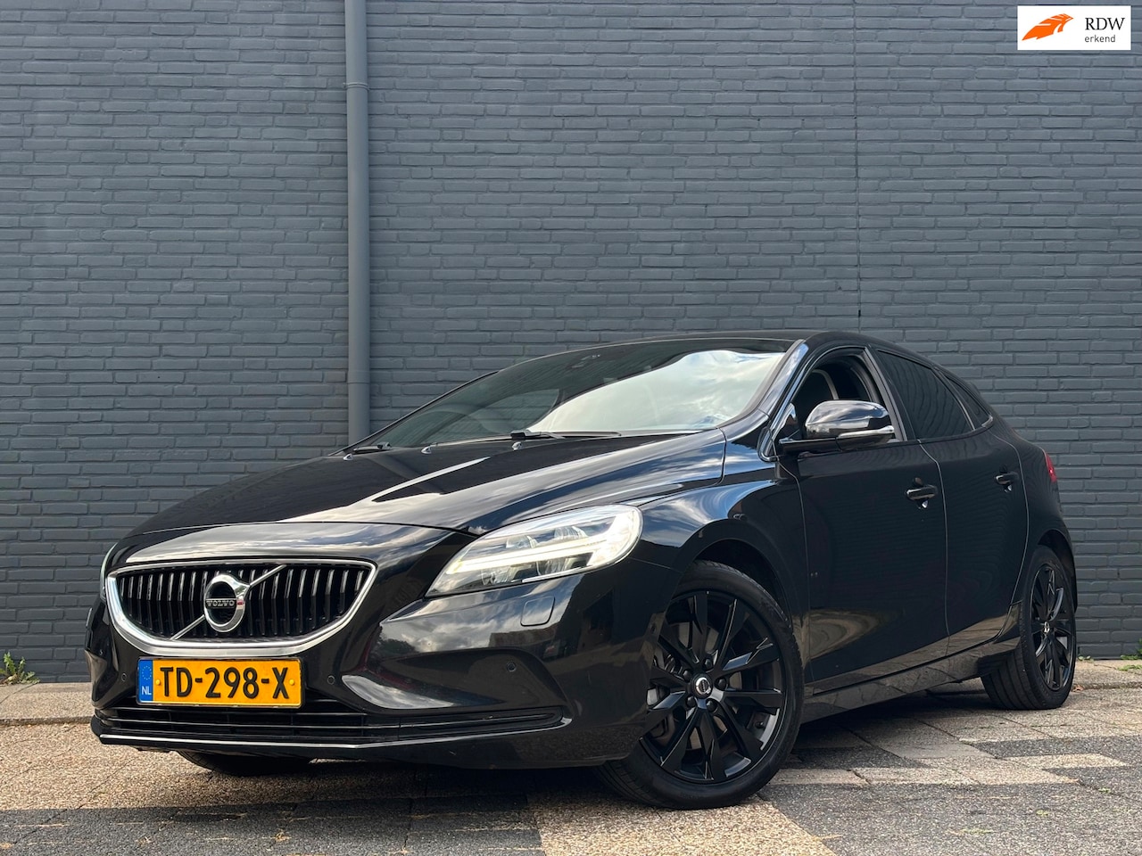 Volvo V40 - 1.5 T3 Dynamic | Automaat | Pano | Camera | Stoelverwarming - AutoWereld.nl