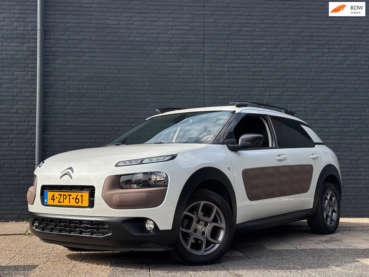 Citroën C4 Cactus - 1.2 e-VTi Shine | Automaat | Carplay | Camera - AutoWereld.nl