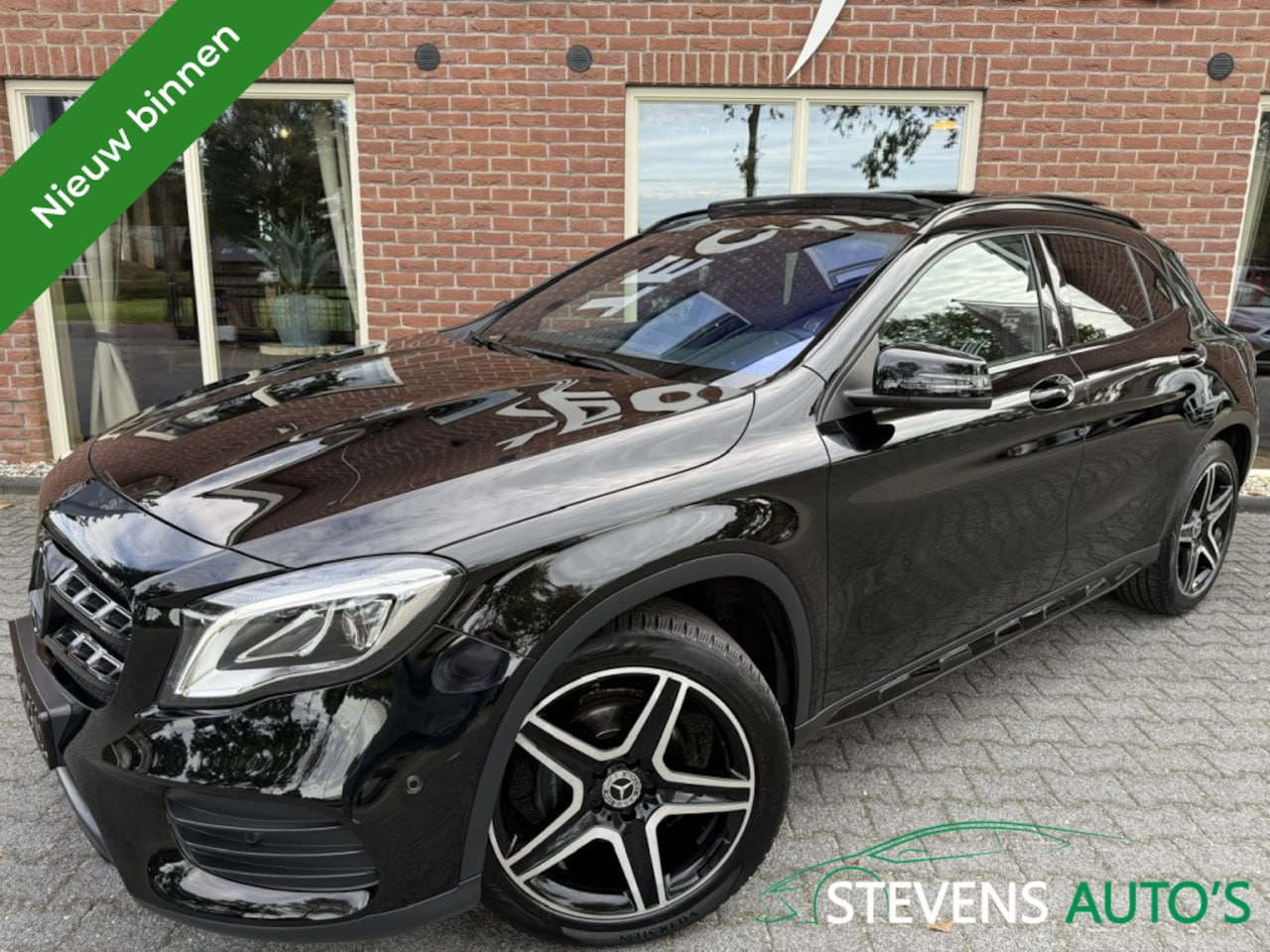 Mercedes-Benz GLA-Klasse - 200 Premium Plus AMG-Pakket 157PK Automaat SCHUIF.KANTELDAK / PANODAK / SPORTSTOELEN / FUL - AutoWereld.nl
