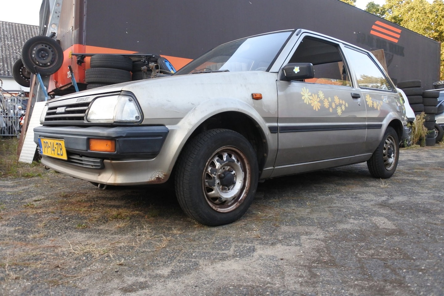 Toyota Starlet - 1.0 Economic motor schade distr. apk 19-7-2028 - AutoWereld.nl