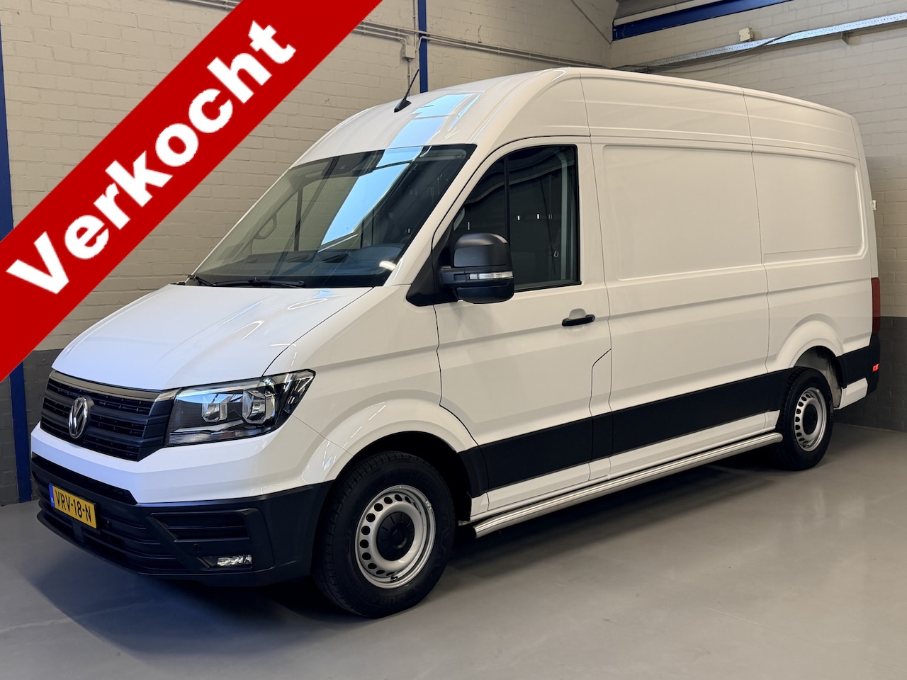 Volkswagen Crafter - 35 2.0 TDI L3H3 Highline | Nav | Trekhaak | PDC - AutoWereld.nl