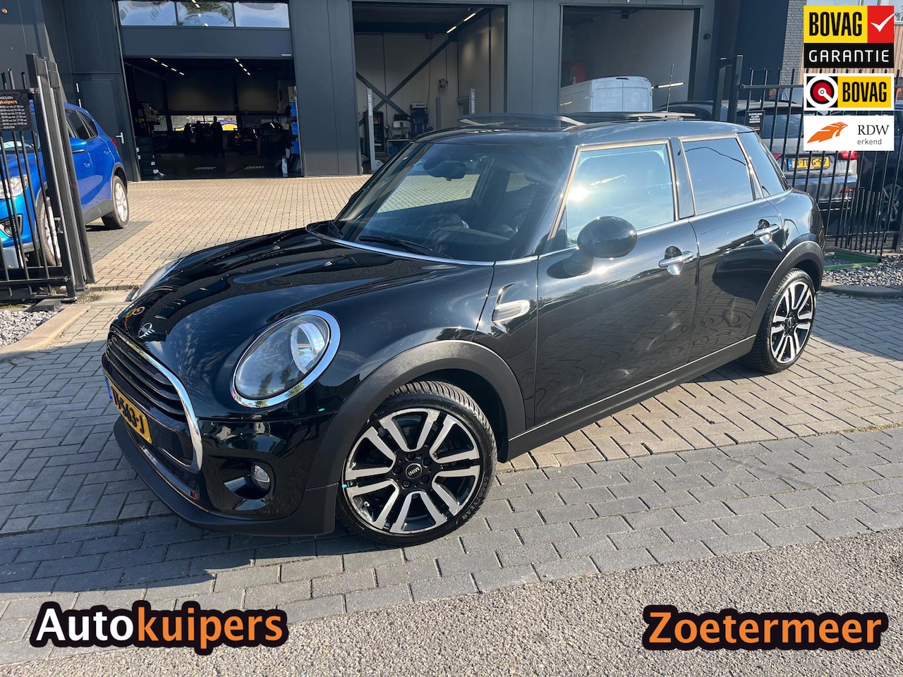 MINI 5-Deurs - 1.5 Cooper | Leder | Panoramadak | Navi - AutoWereld.nl