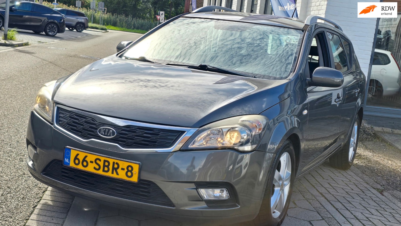 Kia Cee'd Sporty Wagon - 1.4 CVVT Navigator Plus Pack*rijd perfect*nap*apk*trekhaak*navi*inruil mog!!! - AutoWereld.nl