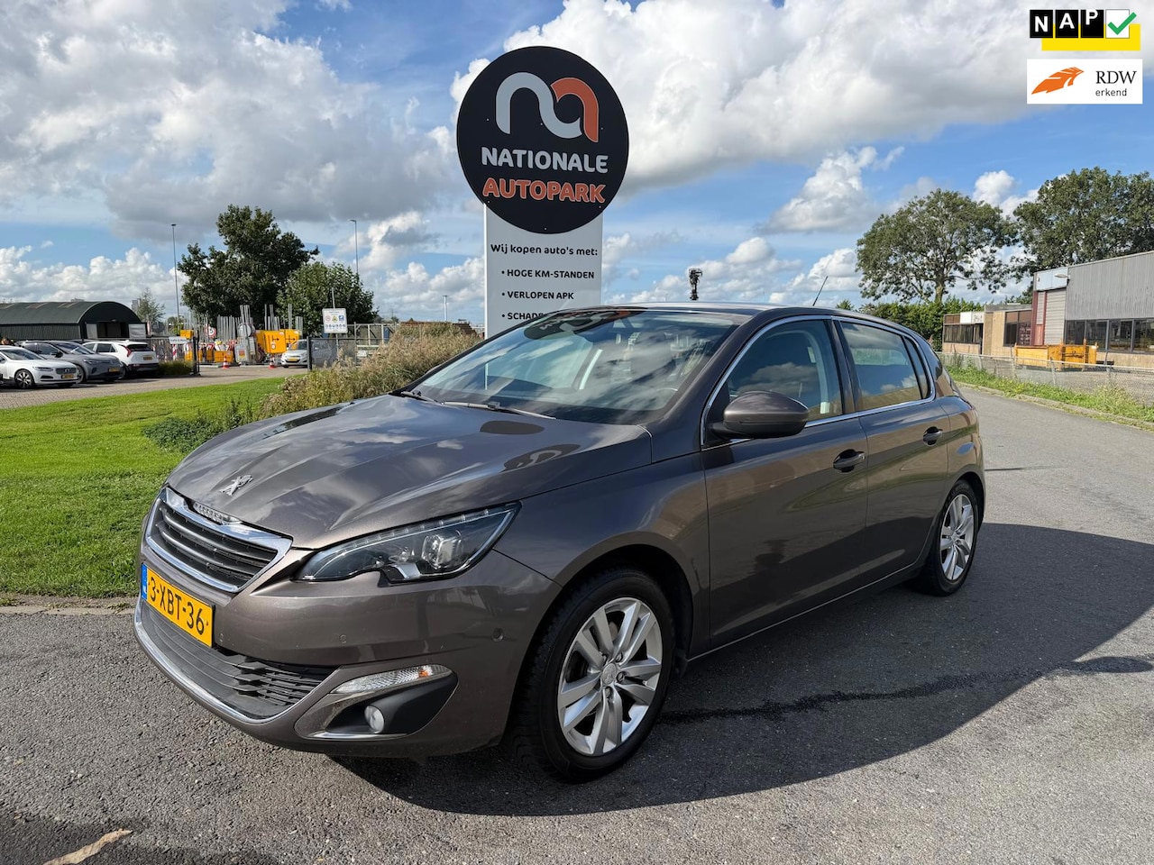 Peugeot 308 - | 2014 | 1.6 BlueHDi Allure | Handgeschakeld | Top Auto | APK - AutoWereld.nl