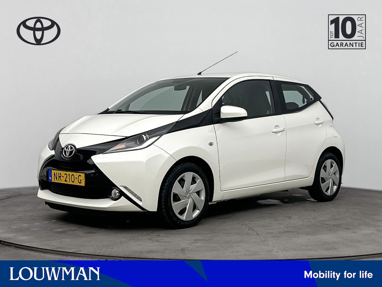 Toyota Aygo - 1.0 VVT-i x-play | Dealer onderhouden | Navigatie | Airco | Achteruitrijcamera | Bluetooth - AutoWereld.nl