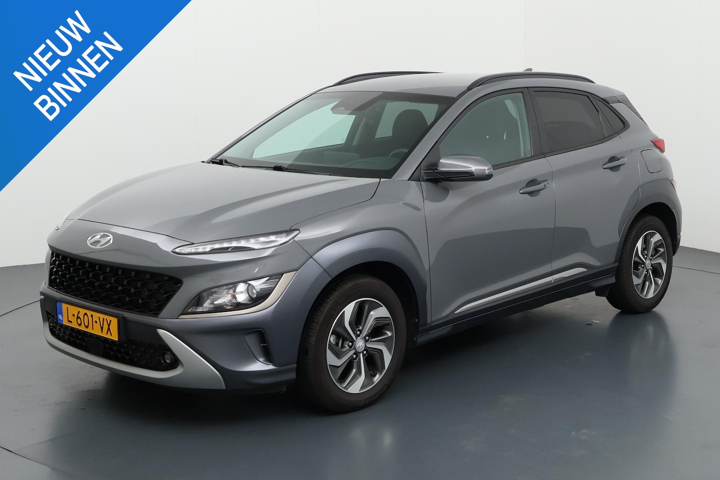 Hyundai Kona - 1.6 GDI HEV FASHION I AUTOMAAT I APPLE CARPLAY I P-CAMERA I DEALER ONDERHOUDEN - AutoWereld.nl