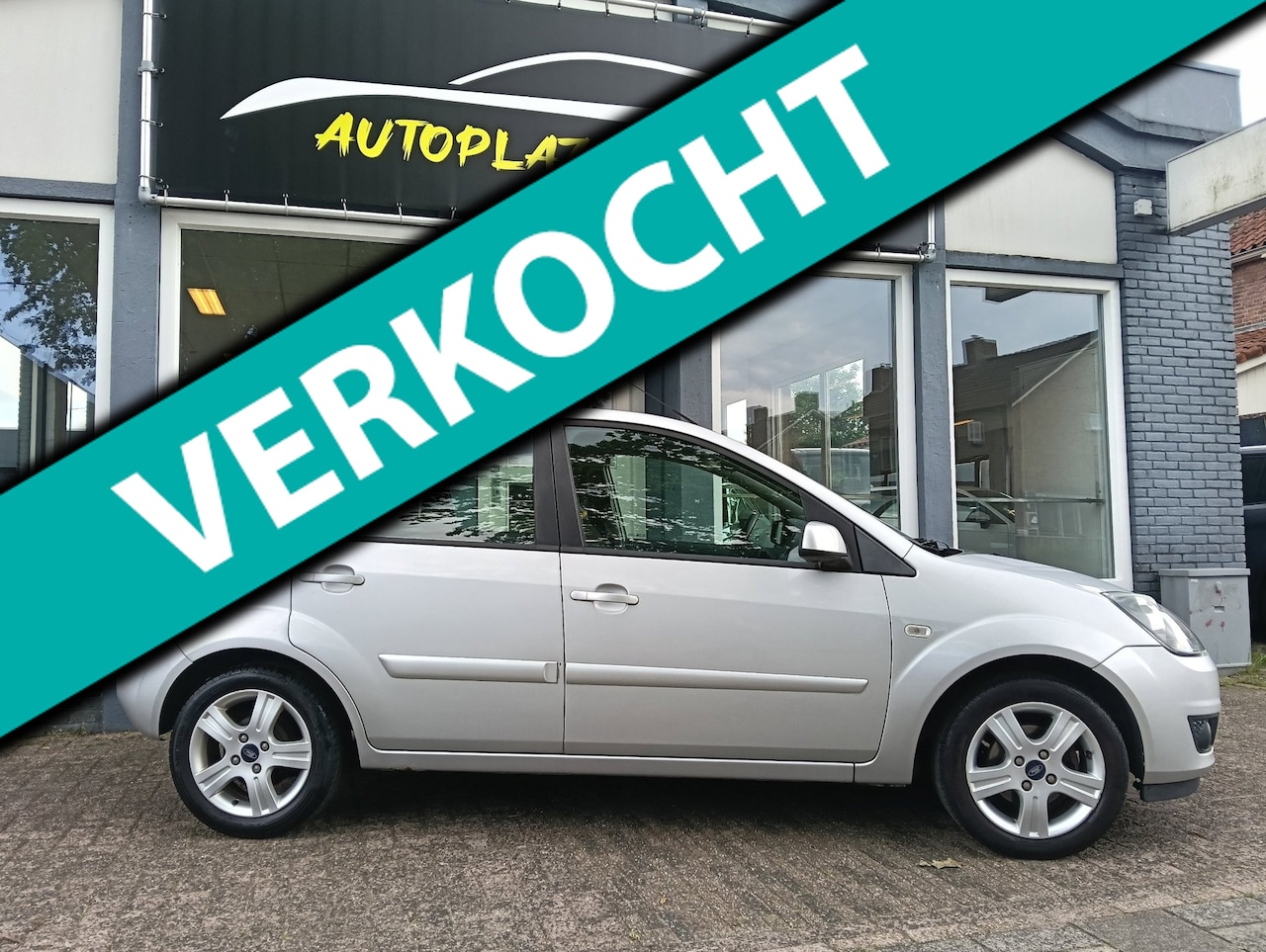 Ford Fiesta - 1.3 8V FUTURA XL/ LUXE UITVOERING/ CLIMA/ AUX/ PDC/ 15 INCH/ AFN TREKHAAK - AutoWereld.nl