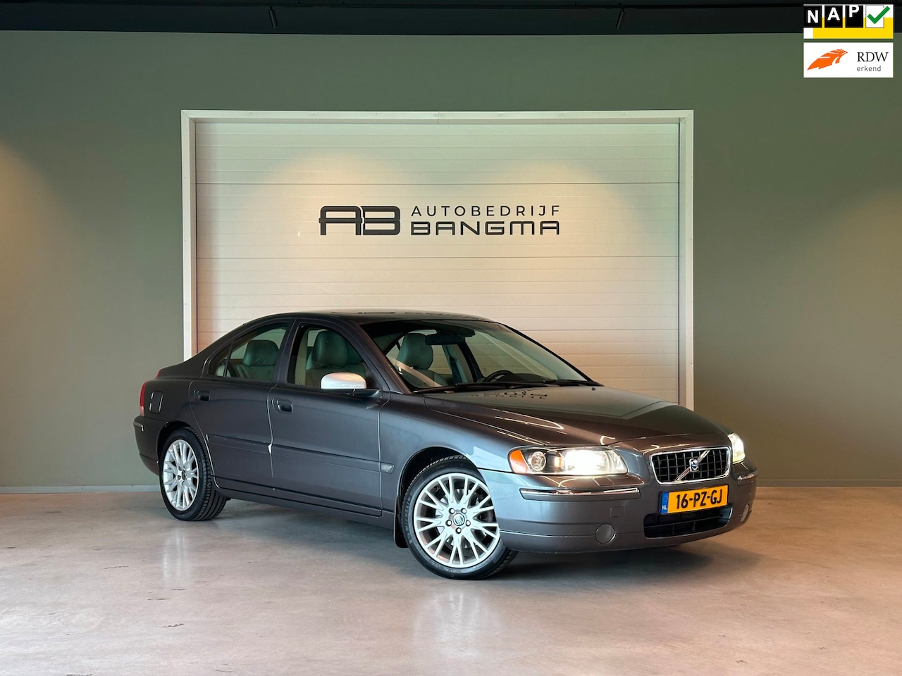 Volvo S60 - 2.5T AUTOMAAT SUMMUM-uitv|NAVIGATIE|CLIMA AIRCO|TREKHAAK|CRUISECONTROL|APPLE CARPLAY+ANDRO - AutoWereld.nl
