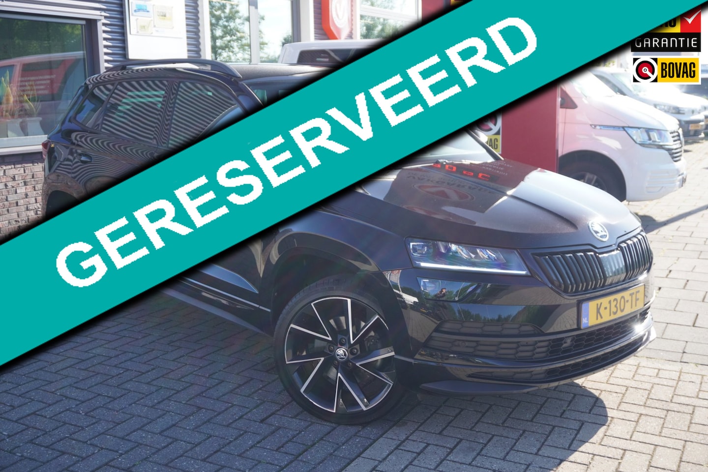 Skoda Karoq - 1.5 TSI ACT Sportline Business / Stoel en stuurverwarming / Cruise / Carplay / Camera - AutoWereld.nl
