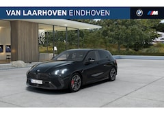 BMW 1-serie - 120 M Sport Automaat / Panoramadak / Achteruitrijcamera / Sportstoelen / M Adaptief onders