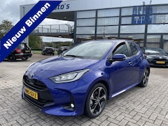 Toyota Yaris - 1.5 Hybrid 130 Executive 17 Inch Clima Stoelverwarming Parkeersensoren v+a Navigatie 1/2 L