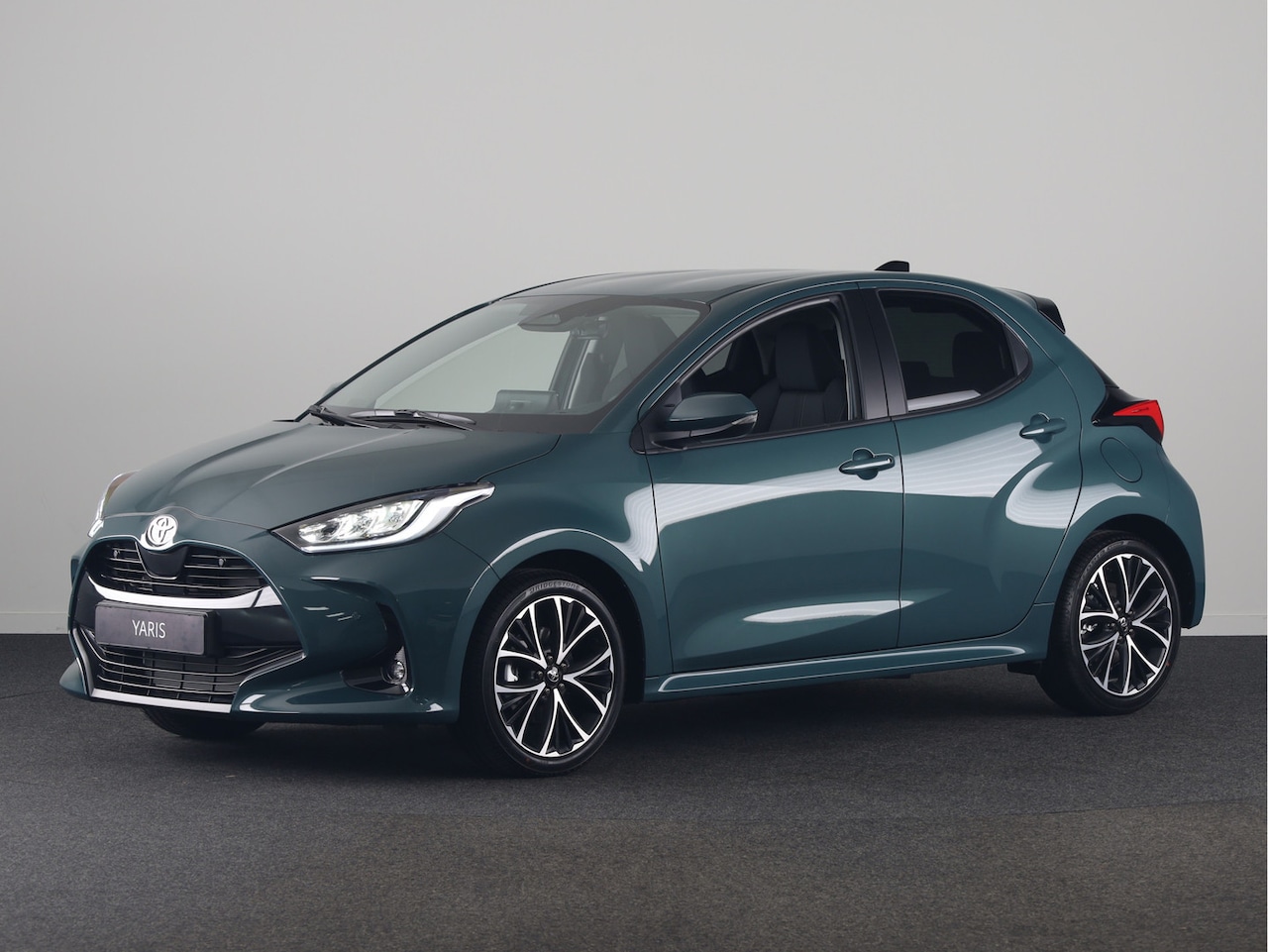 Toyota Yaris - 1.5 Hybrid 115 Dynamic + Comfort Pack | NIEUW GEREGISTREERD | PRIJS INCLUSIEF REGISTRATIEV - AutoWereld.nl