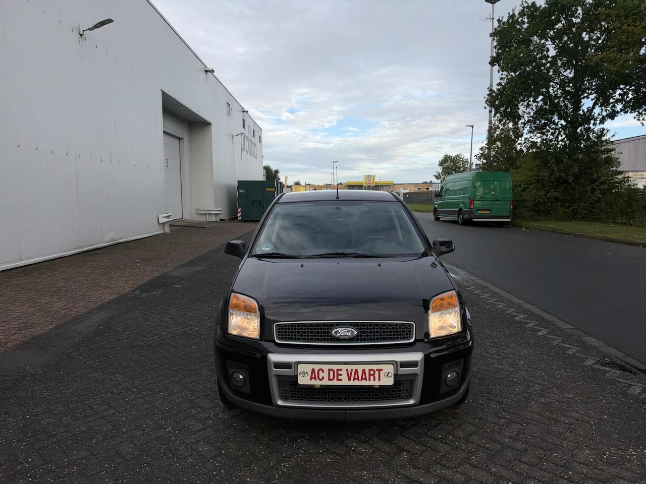 Ford Fusion - 1.6-16V Futura - AUTOMAAT/AIRCO/TREKHAAK - AutoWereld.nl