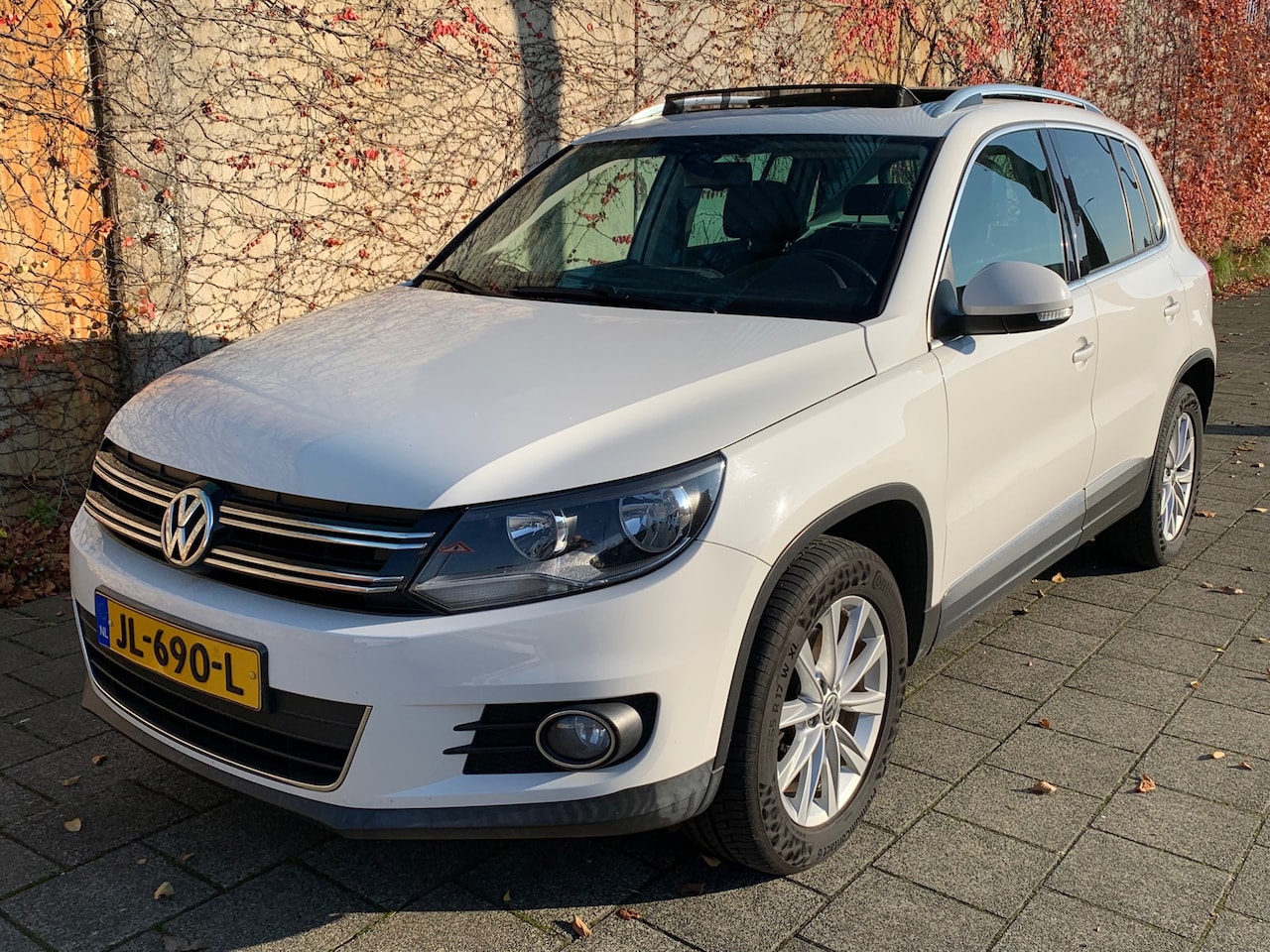 Volkswagen Tiguan - 1.4 TSI Comfort&Design 4Motion|Open/Schuifdak| - AutoWereld.nl
