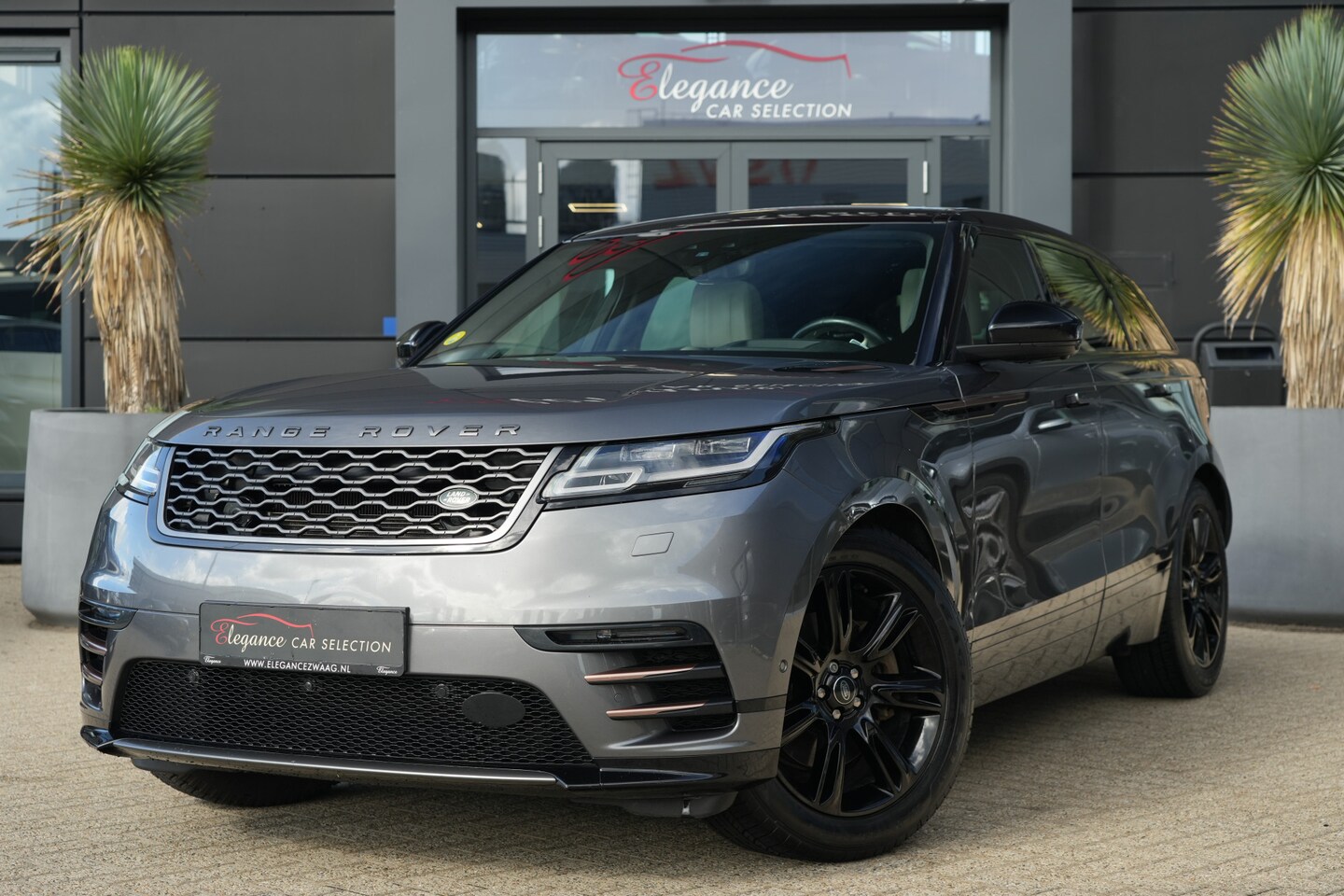 Land Rover Range Rover Velar - 3.0 V6 AWD First Edition | 300PK | Pano | Meridian | 360° | Trekhaak | HUD | Land Rover Ra - AutoWereld.nl