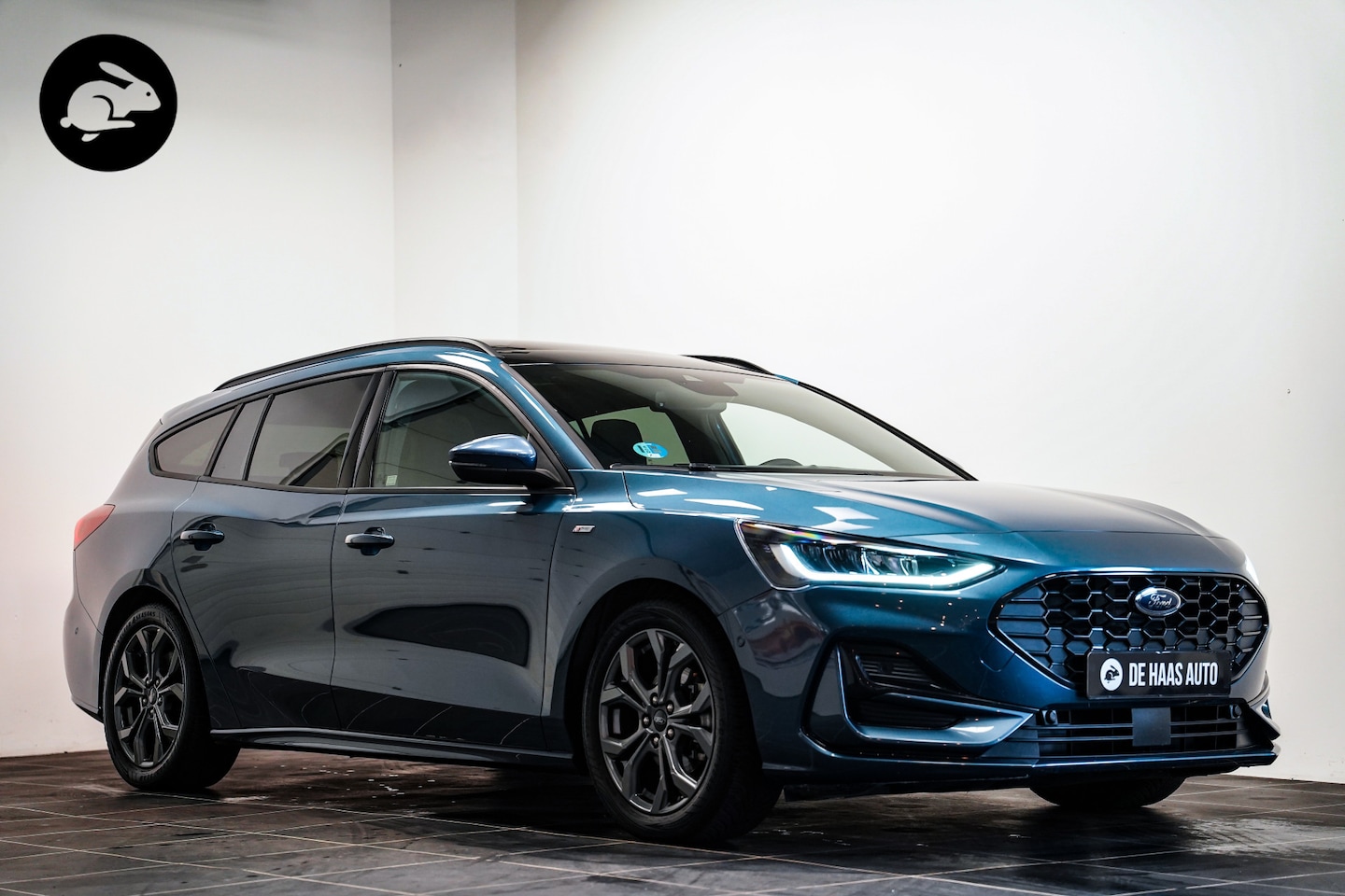 Ford Focus - 1.0 Hybrid 155 pk ST Line X|Pano dak|Trekhaak|Camera - AutoWereld.nl