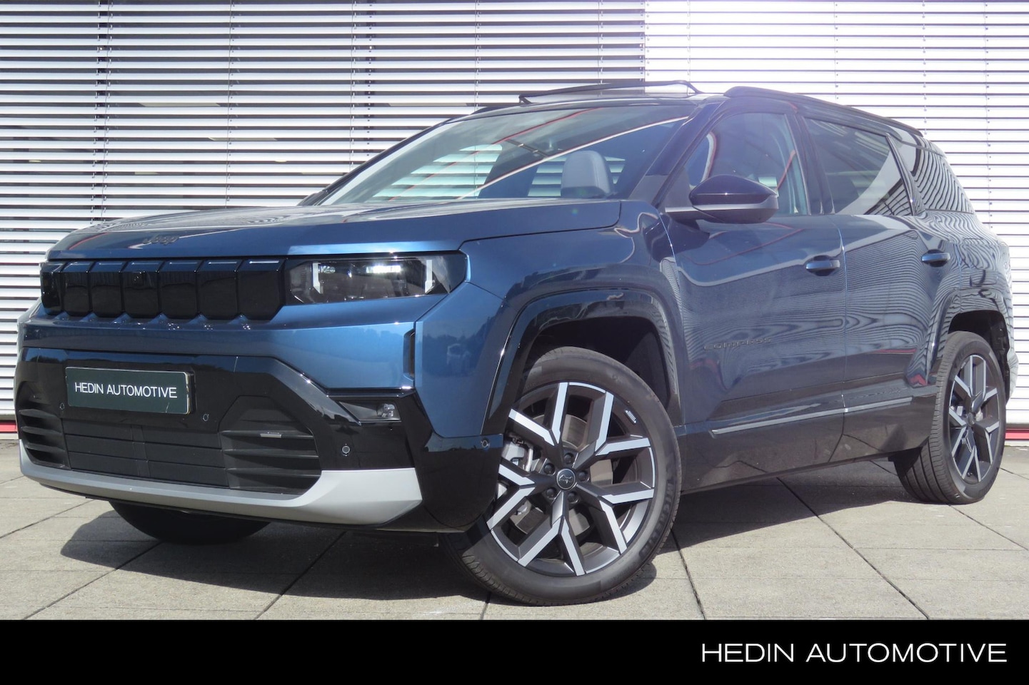 Jeep Compass - First Edition 74 kWh | SCM alarm | afneembare trekhaak | Premium Pack | Panoramisch schuif - AutoWereld.nl
