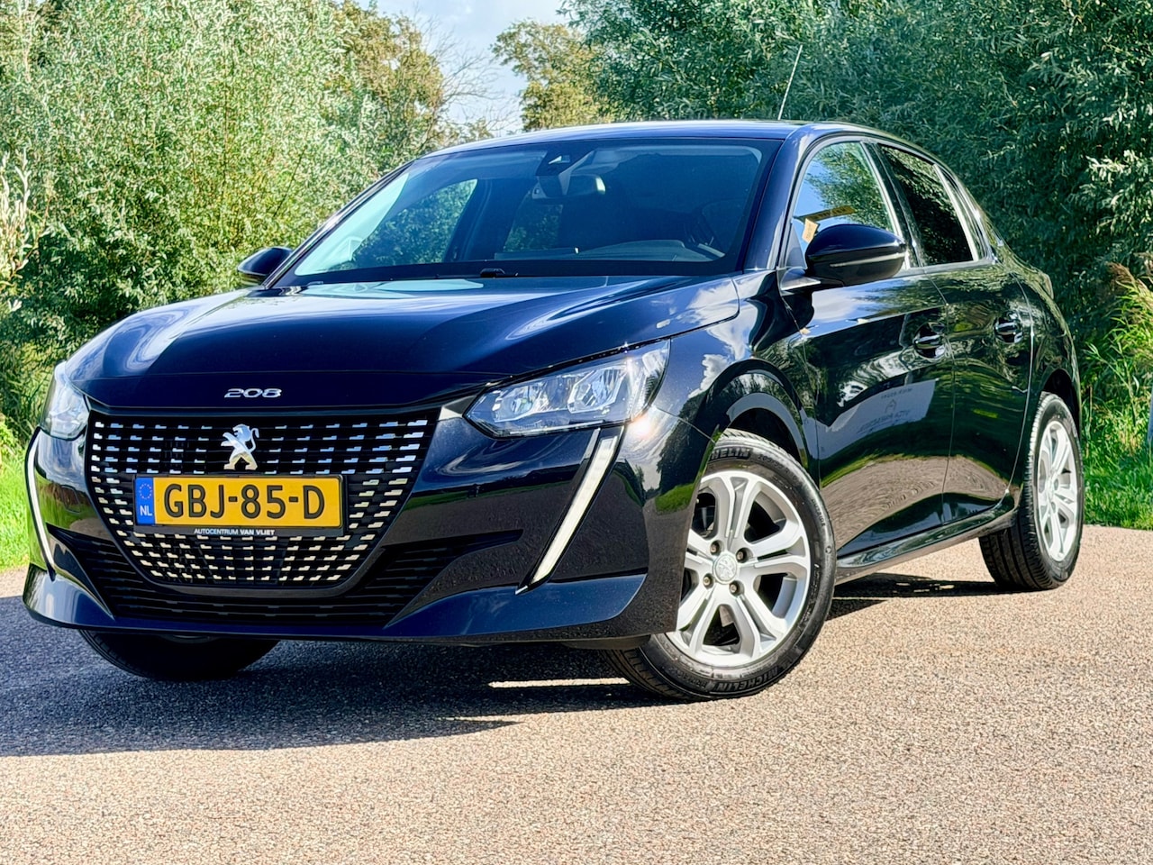 Peugeot 208 - 1.2 PureTech Allure Pack Carplay 360Camera 16INCH Cruise Control Perfect Onderhouden - AutoWereld.nl