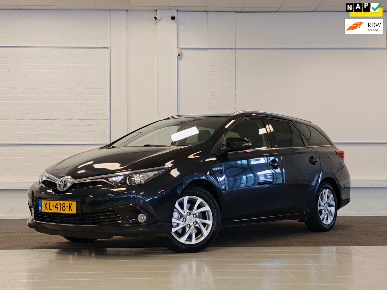 Toyota Auris Touring Sports - 1.8 Hybrid Trend Navi Camera Panormadak Allseason banden - AutoWereld.nl