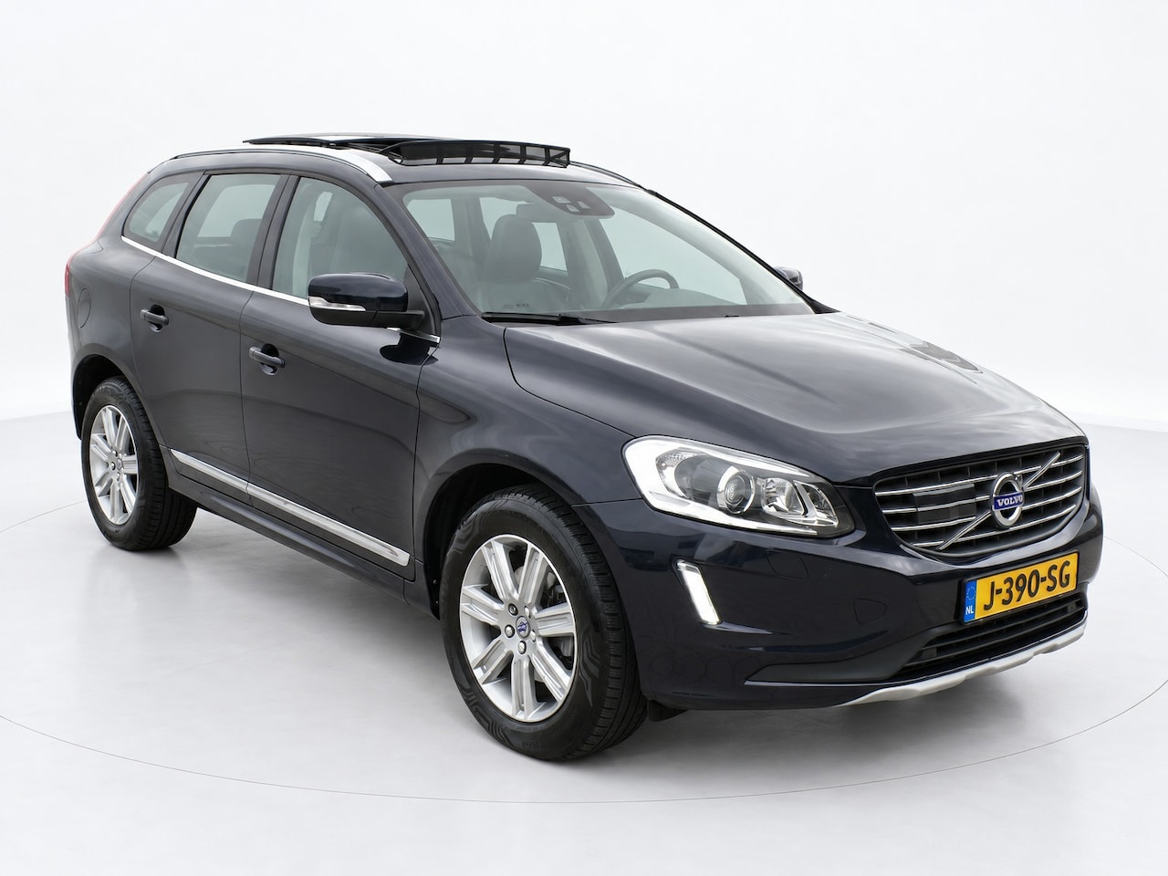 Volvo XC60 - 2.0 D4 FWD Polar+ Pano-Leer-Camera - AutoWereld.nl