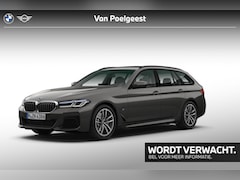 BMW 5-serie Touring - 520i High Executive M-Sport 18 Inch / Comfort Acces / Electrische Zwenkhaak / Stoelverwarm