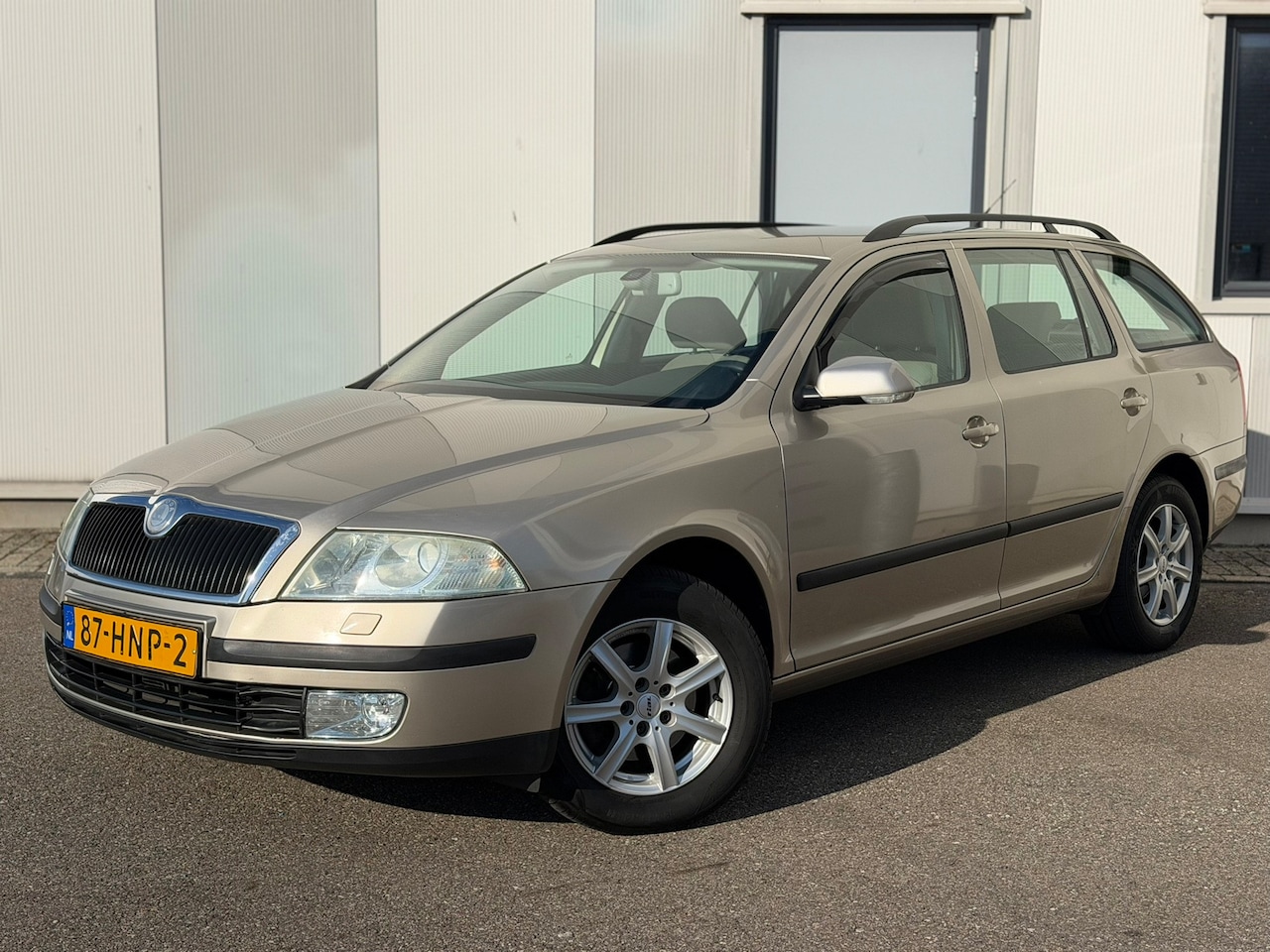 Skoda Octavia Combi - 2.0 FSI Ambiente Xenon Navi Trekhaak APK 05-2027 INRUILKOOPJE! - AutoWereld.nl