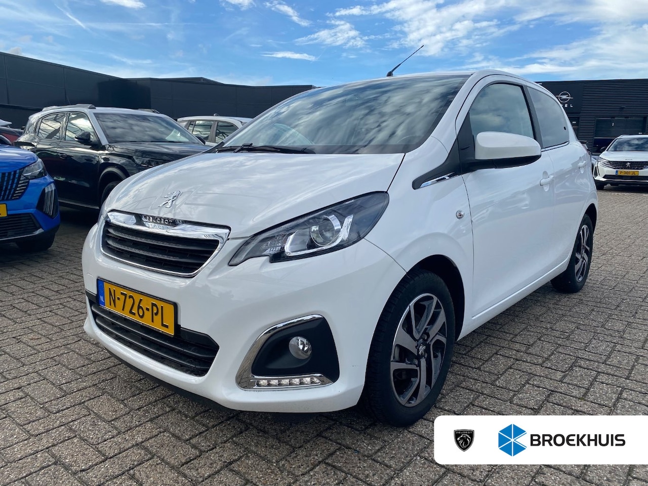 Peugeot 108 - 1.0 e-VTi Allure | 1e Eigenaar | Dealeronderhouden | Achteruitrijcamera | Navigatie by App - AutoWereld.nl