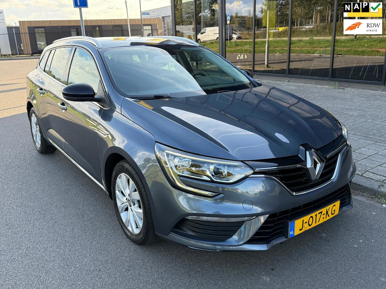 Renault Mégane Estate - 1.3 TCe Limited/Automaat/Carplay/Airco/Cruise/trekhaak - AutoWereld.nl