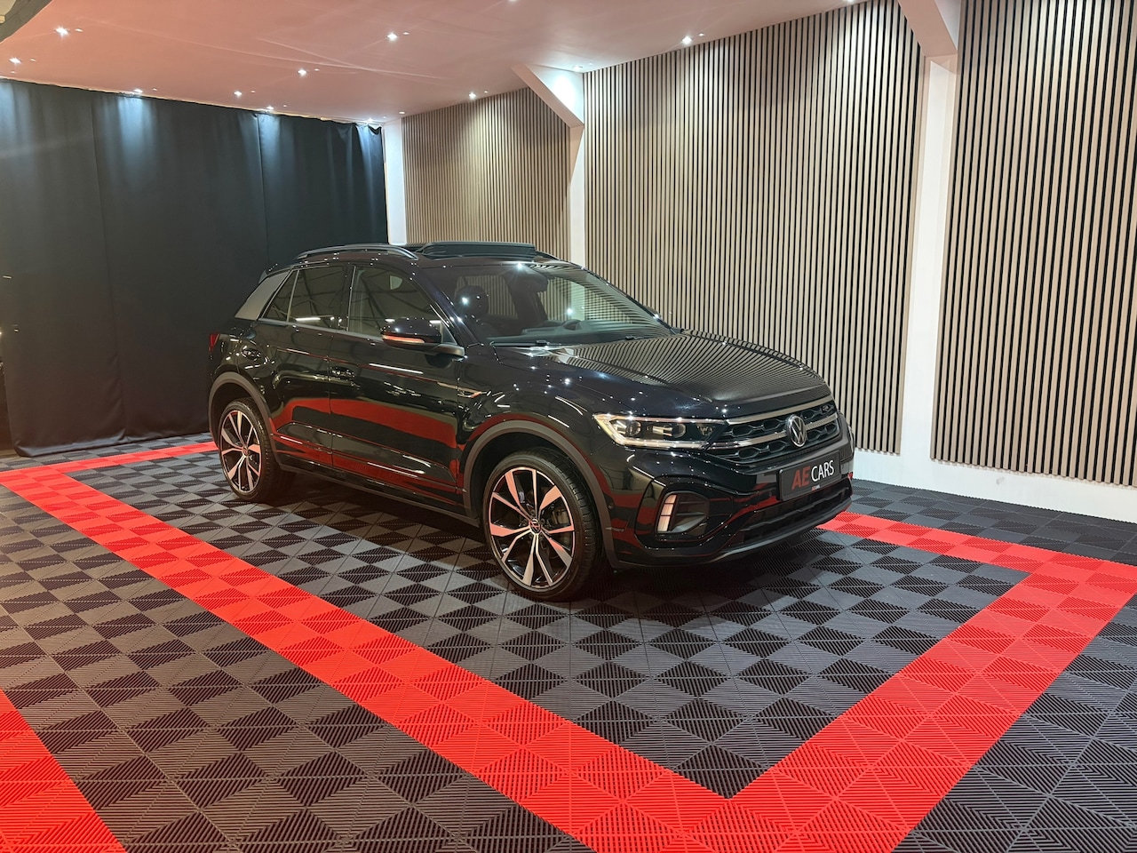 Volkswagen T-Roc - 1.5 TSI R-Line Black Pack Edition 2025 /Pano/Camera/Keyless/// - AutoWereld.nl