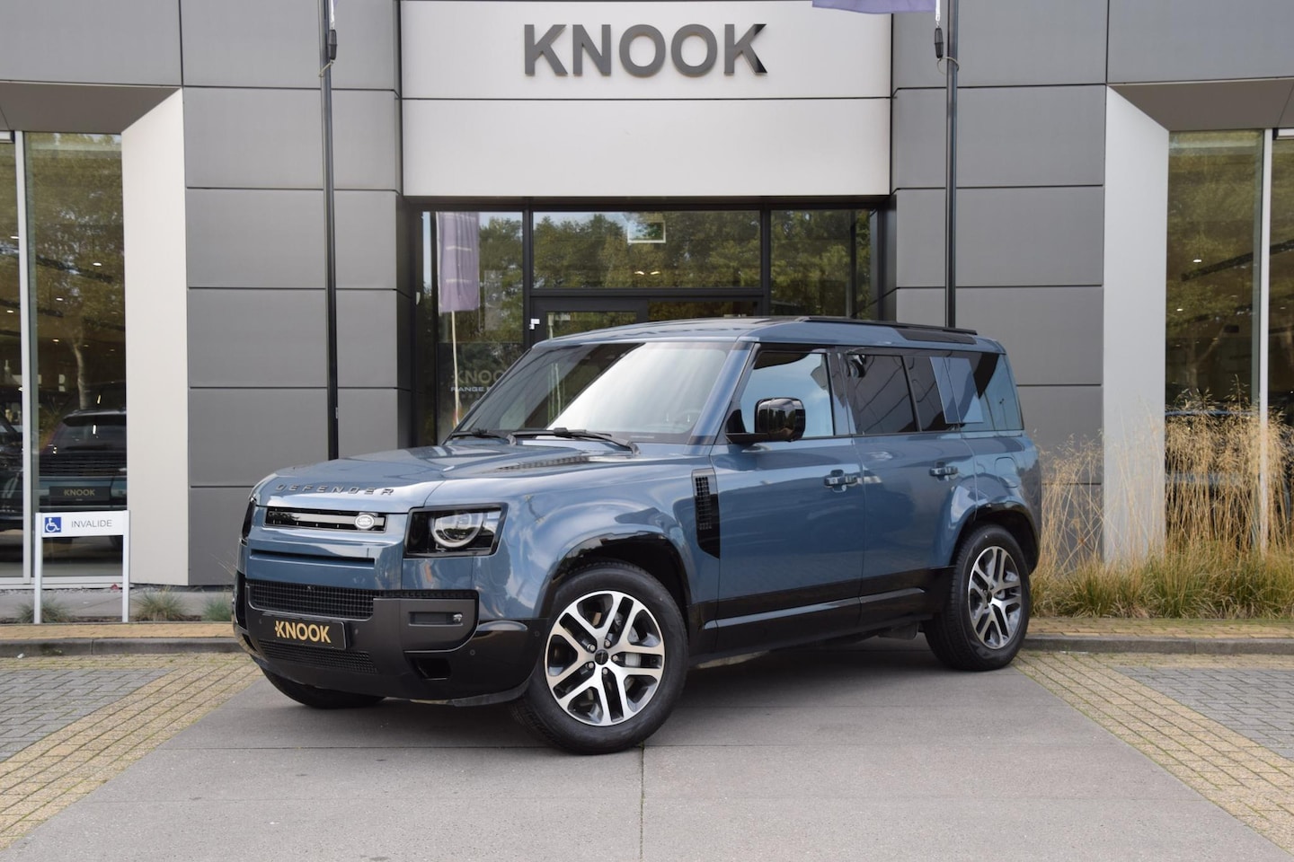Land Rover Defender 110 - 2.0 P300e 110 X-Dynamic SE 2.0 P300e 110 X-Dynamic SE - AutoWereld.nl