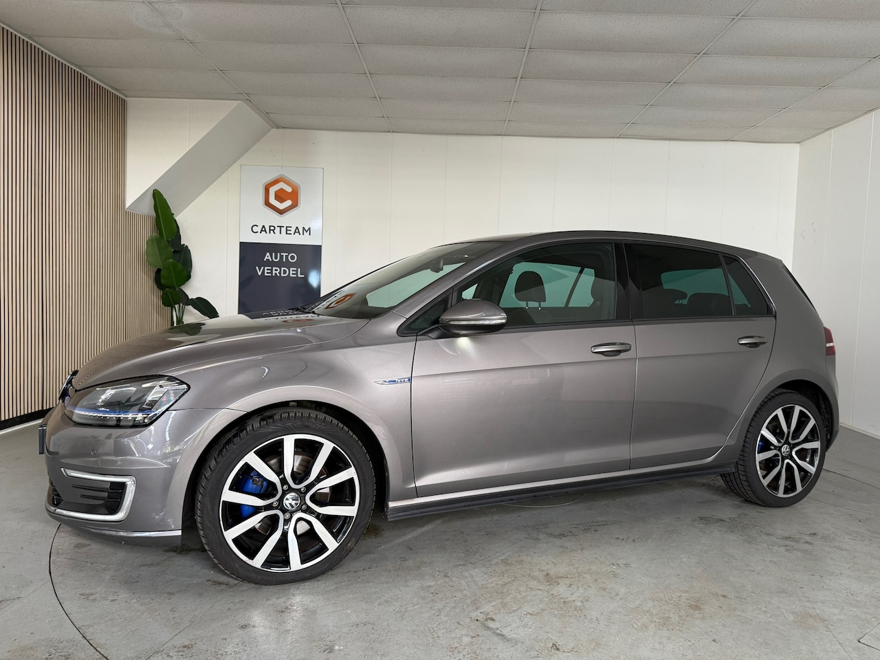 Volkswagen Golf - 1.4 TSI GTE Airco, Leder, Automaat, LMV, Navigatie, camera - AutoWereld.nl