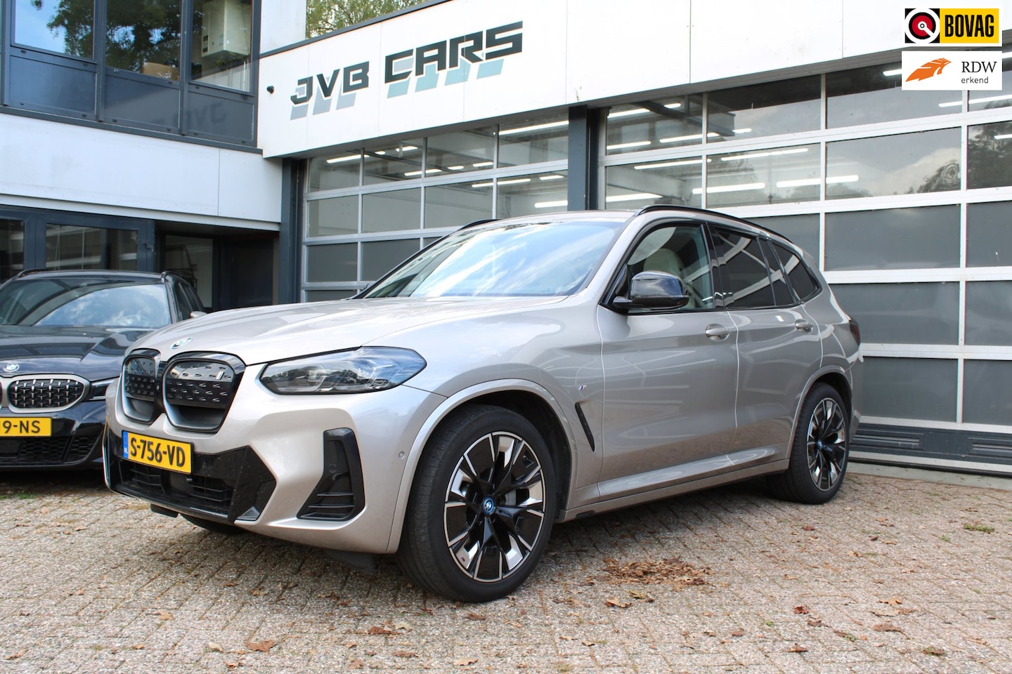 BMW iX3 - High Executive 80 kWh/pano/Mpakket - AutoWereld.nl