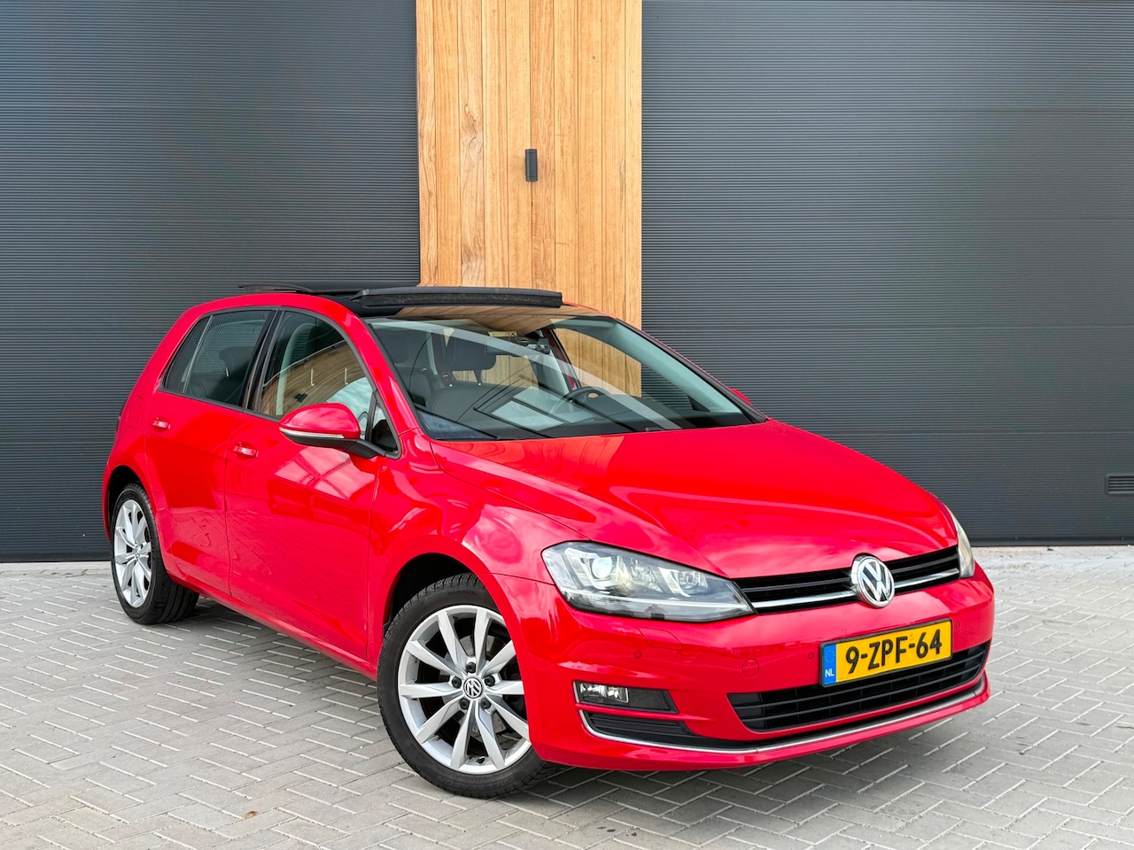 Volkswagen Golf - 1.6 TDI Highline (bj 2015) DSG/PANO/XENON/LED/ALCANTARA - AutoWereld.nl