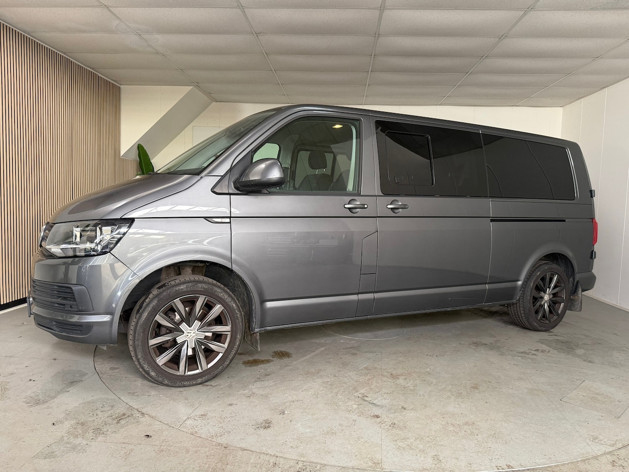 Volkswagen Transporter - 2.0 TDI L2H1 4Motion Airco, Automaat, Navi, LMV, Trekhaak, Dubbele cabine - AutoWereld.nl