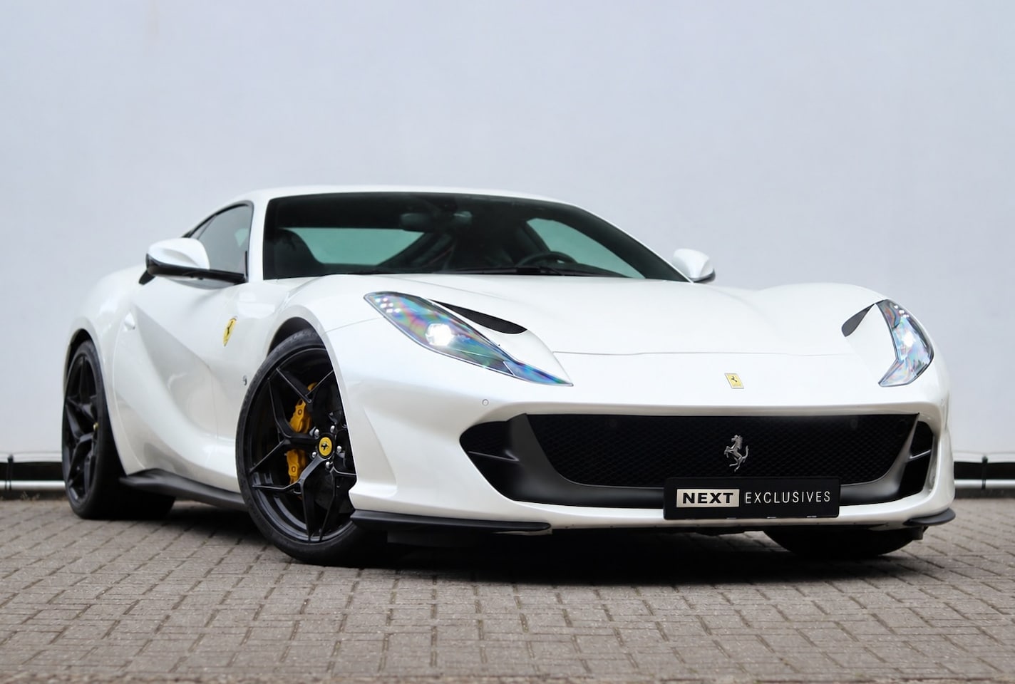 Ferrari 812 Superfast - 6.5 V12 HELE | Bianco Italia | Lift | Passenger Display | Carbon LED - AutoWereld.nl