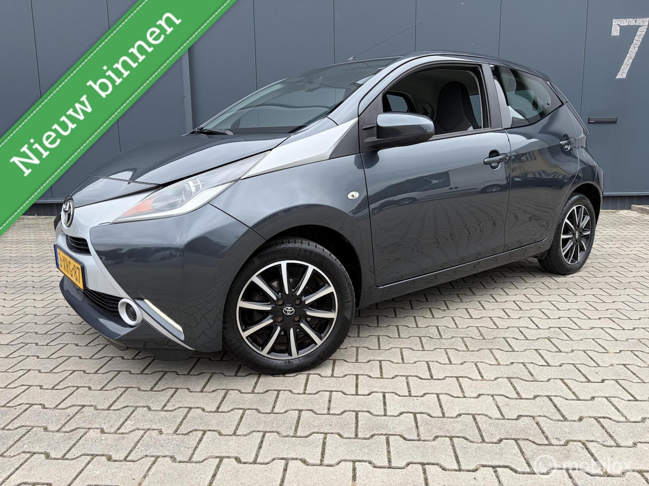 Toyota Aygo - 1.0 VVT-i x-play Airco Navi 1ste Eigenaar - AutoWereld.nl