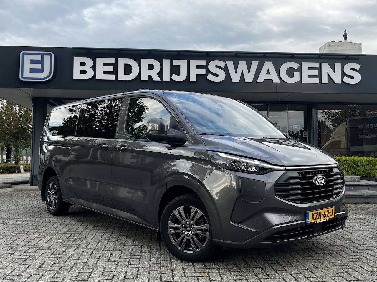 Ford Transit Custom - 320 2.5 PHEV Kombi L2H1 Limited 9p. | 41.450 ex btw | - AutoWereld.nl