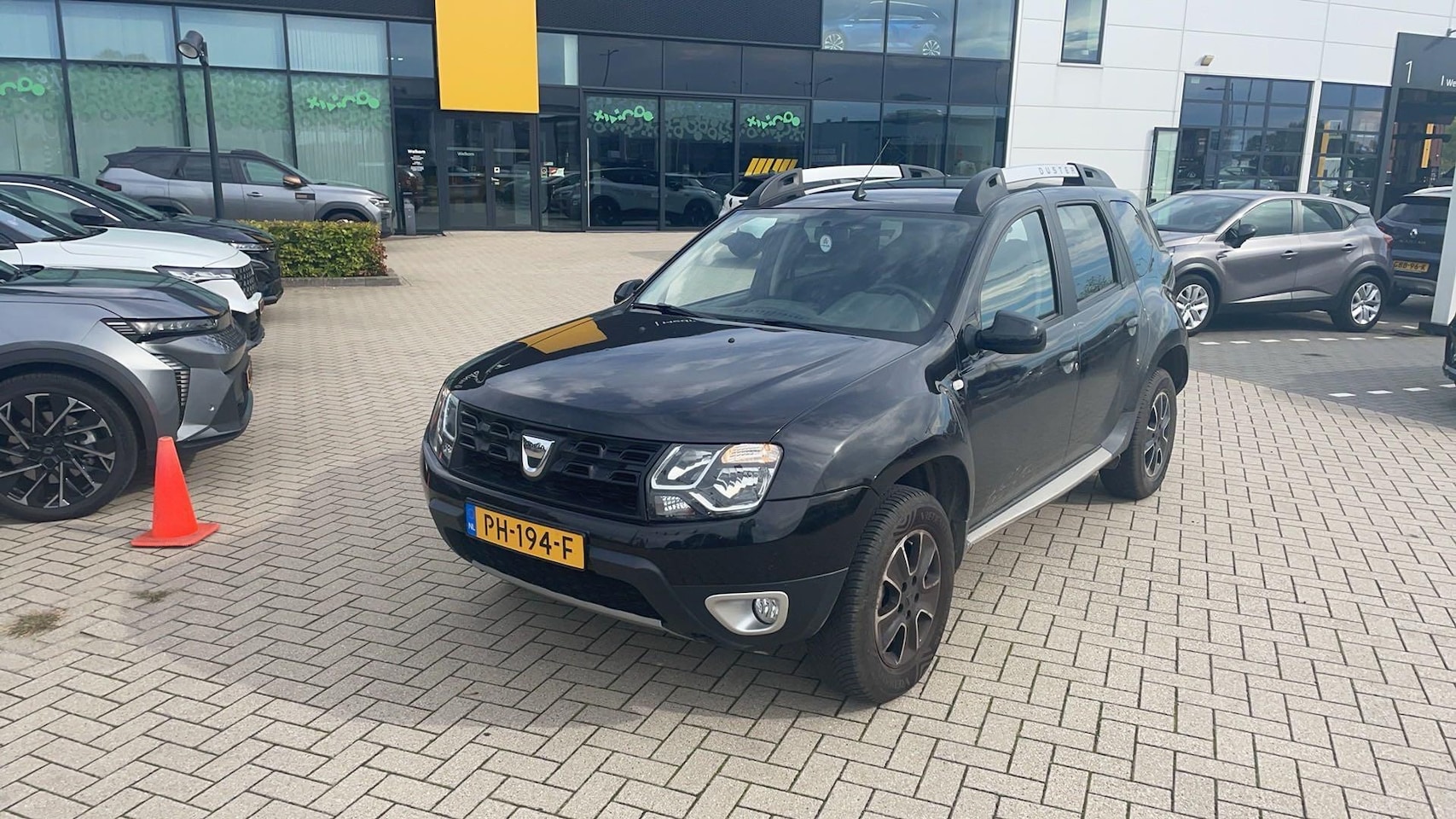 Dacia Duster - TCe 125 4x2 Blackshadow | Trekhaak - AutoWereld.nl