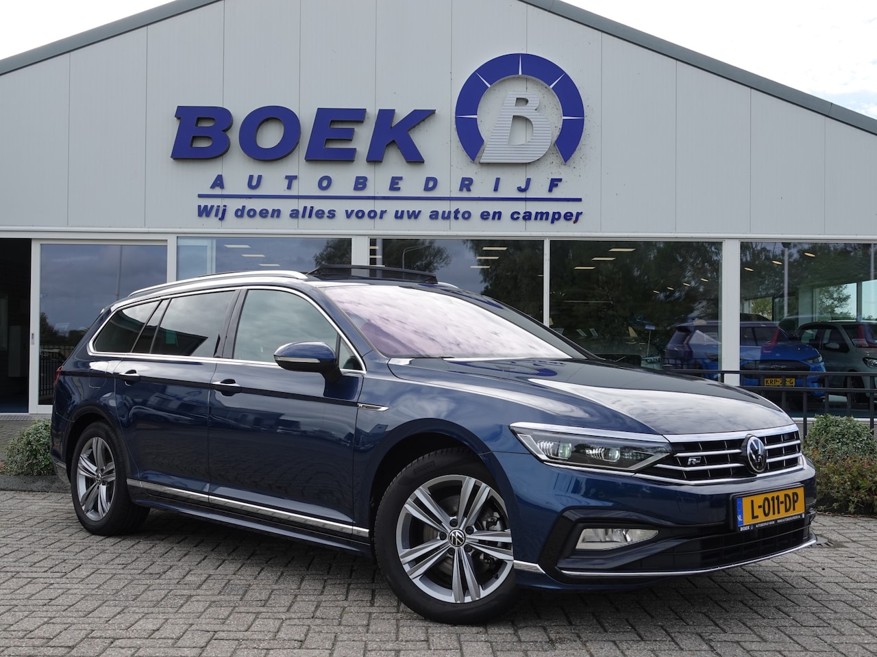 Volkswagen Passat Variant - 2.0 TDI 150PK DSG R-Line NL-AUTO PANO | H-LEER | LED | ADAPT. CRUISE | ECC - AutoWereld.nl