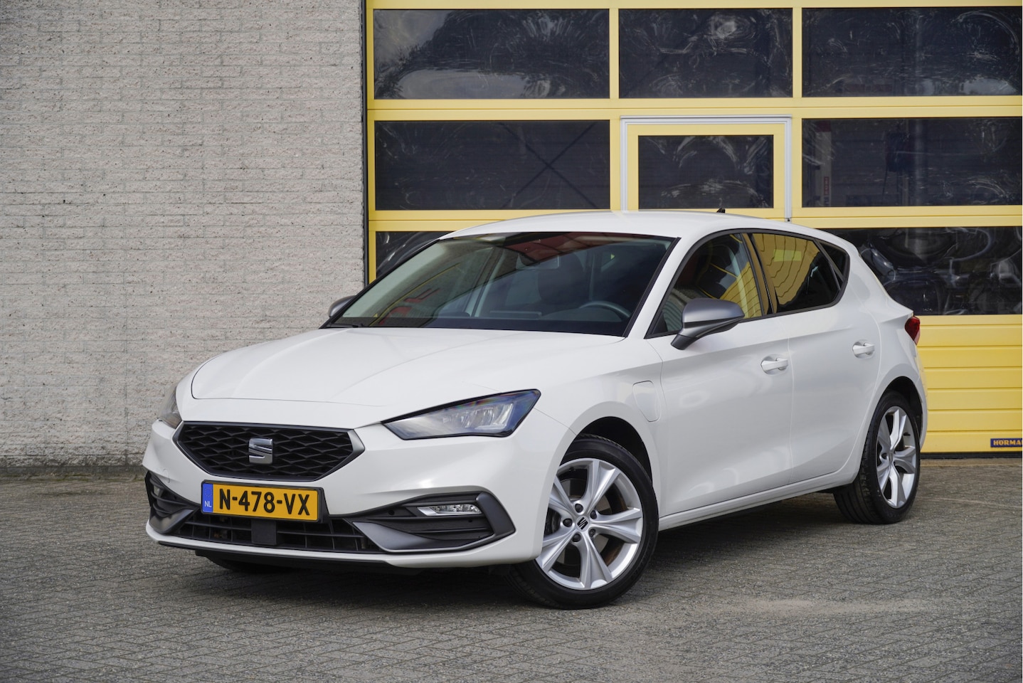 SEAT Leon - 1.4 TSI 150PK! Automaat eHybrid PHEV FR Business Intense BJ2021 Lmv 17" | Led V+A | Pdc | - AutoWereld.nl