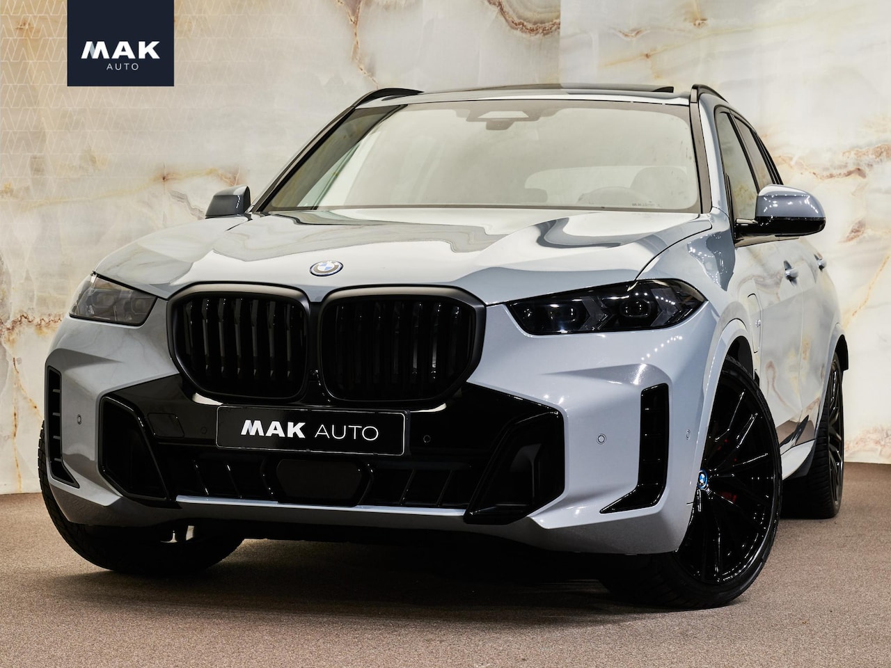 BMW X5 - xDrive50e M Sport Pro , M Stoelen, Sky Lounge Pano, 4-wielbest., luchtv., CraftedClarity, - AutoWereld.nl