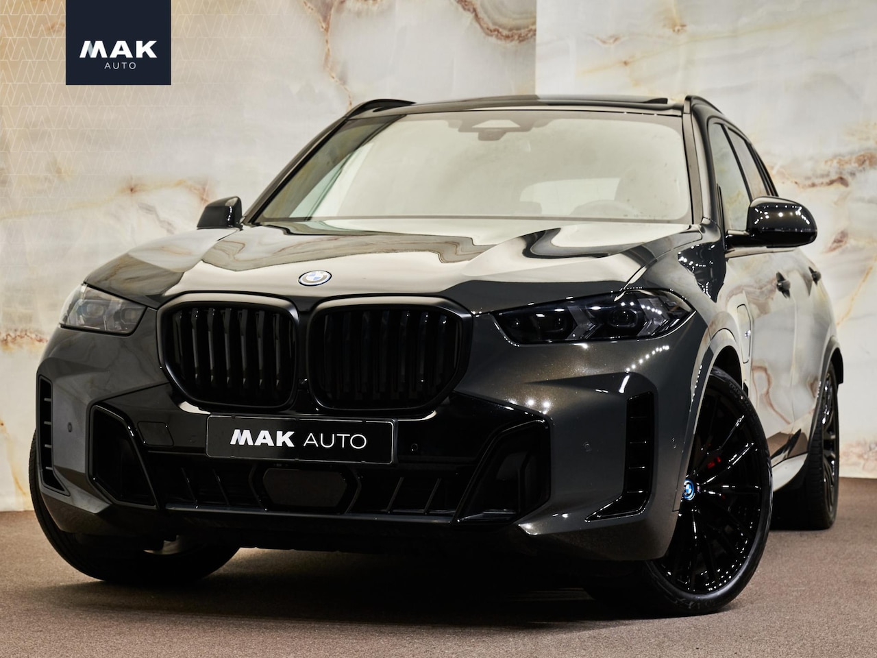 BMW X5 - xDrive50e M Sport Pro , M Stoelen, Sky Lounge Pano, 4-wielbest., luchtv., CraftedClarity, - AutoWereld.nl