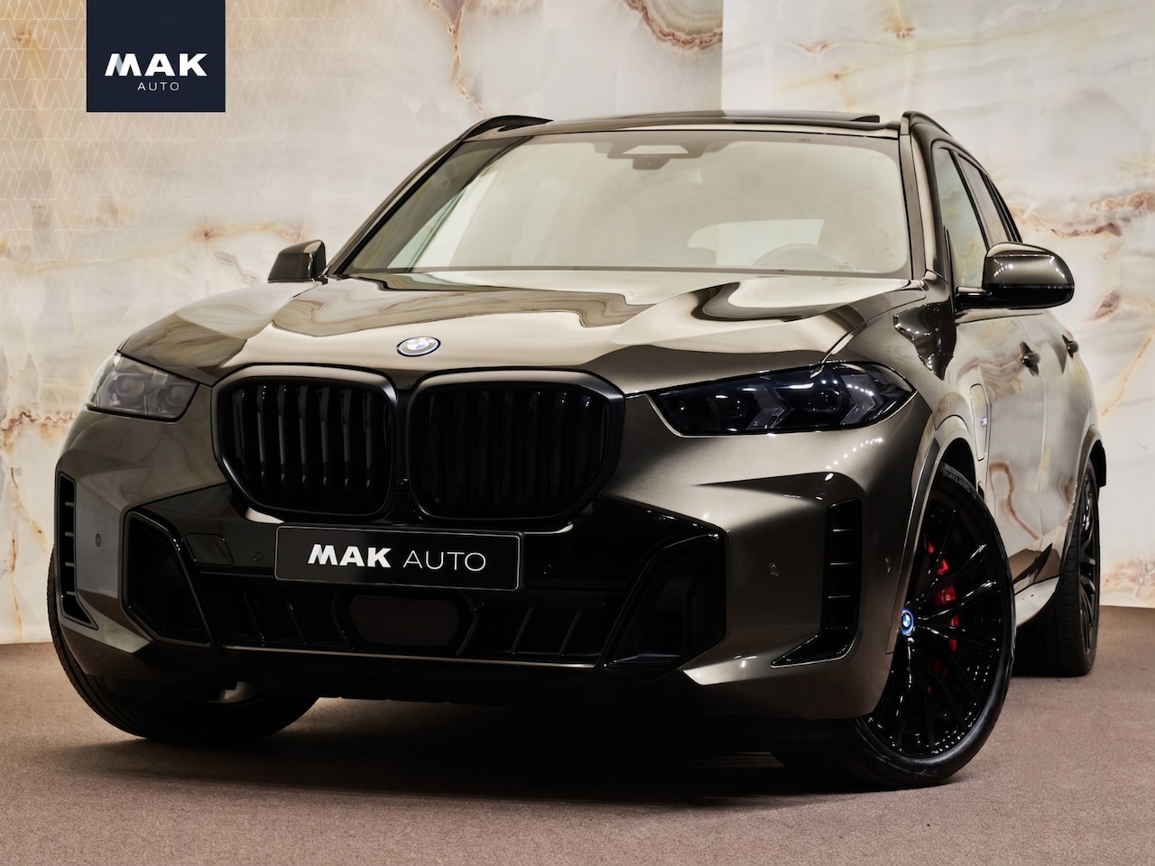 BMW X5 - xDrive50e M Sport Pro , M Stoelen, Sky Lounge Pano, 4-wielbest., luchtv., CraftedClarity, - AutoWereld.nl