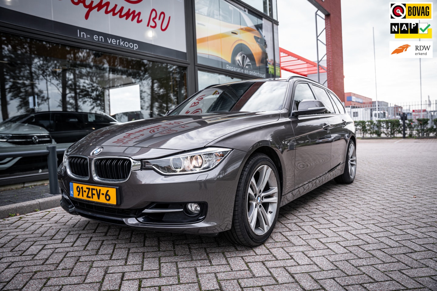 BMW 3-serie Touring - 328i Touring | PDC | Xenon | Navi | PDC | 18" lmv | Trekhaak | Climate - AutoWereld.nl