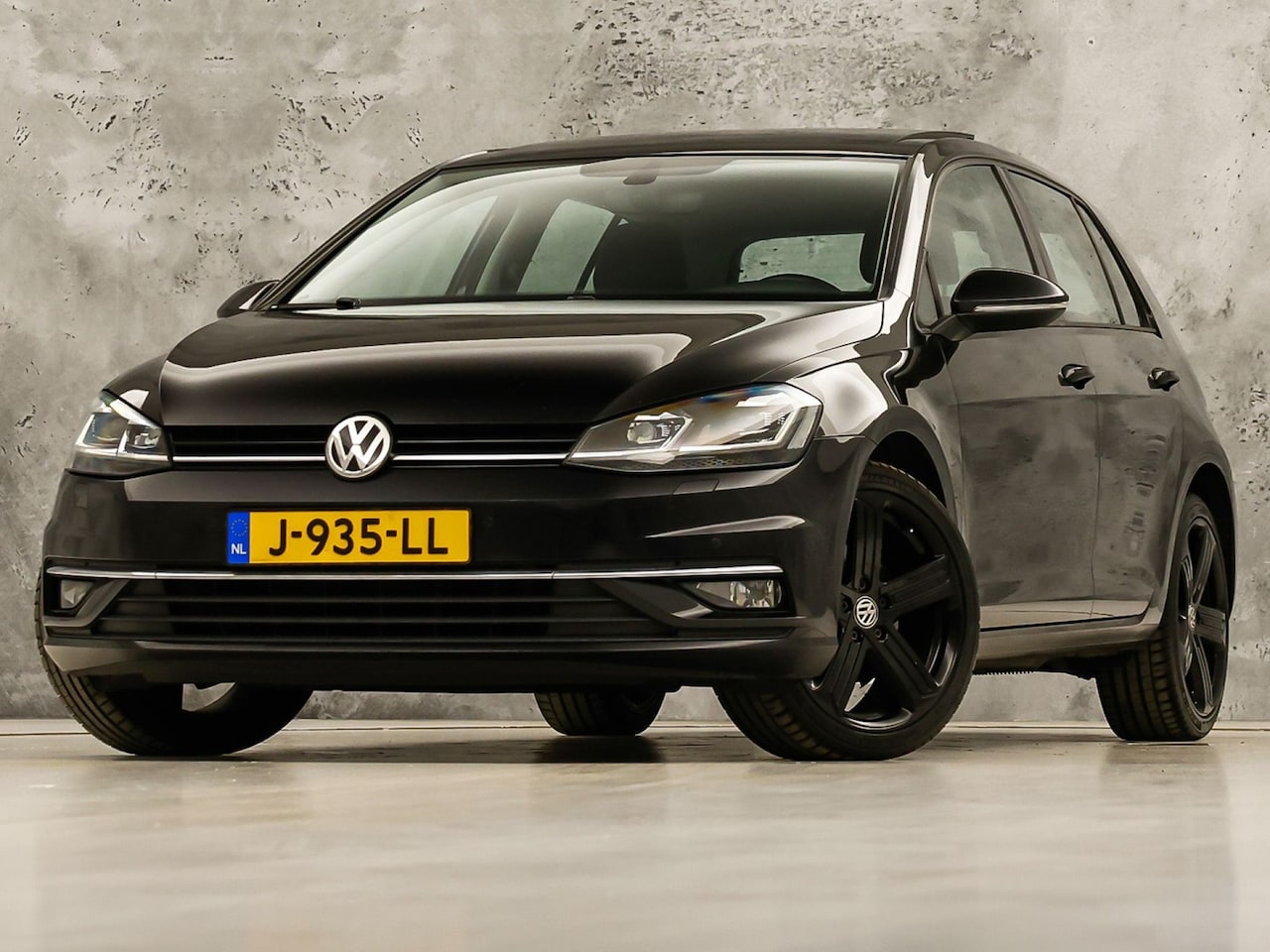 Volkswagen Golf - 1.5 TSI Highline R 150Pk Automaat (PANORAMADAK, APPLE CARPLAY, GROOT NAVI, ALCANTARA, STOE - AutoWereld.nl