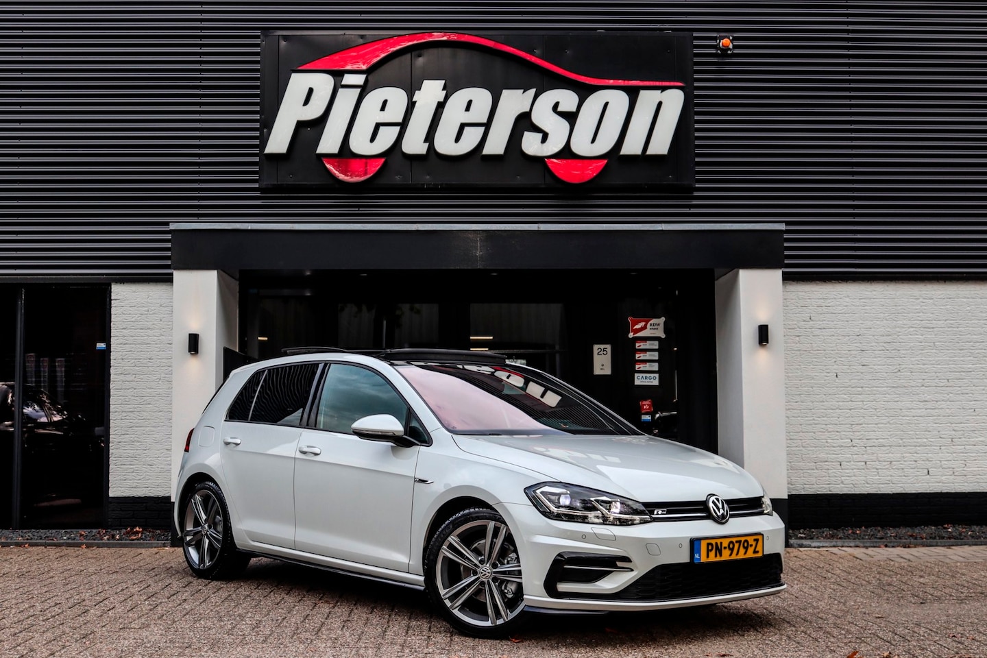 Volkswagen Golf - 1.5 TSI 2x R-Line 7.5 NAP PANO DYN VIRTUAL - AutoWereld.nl