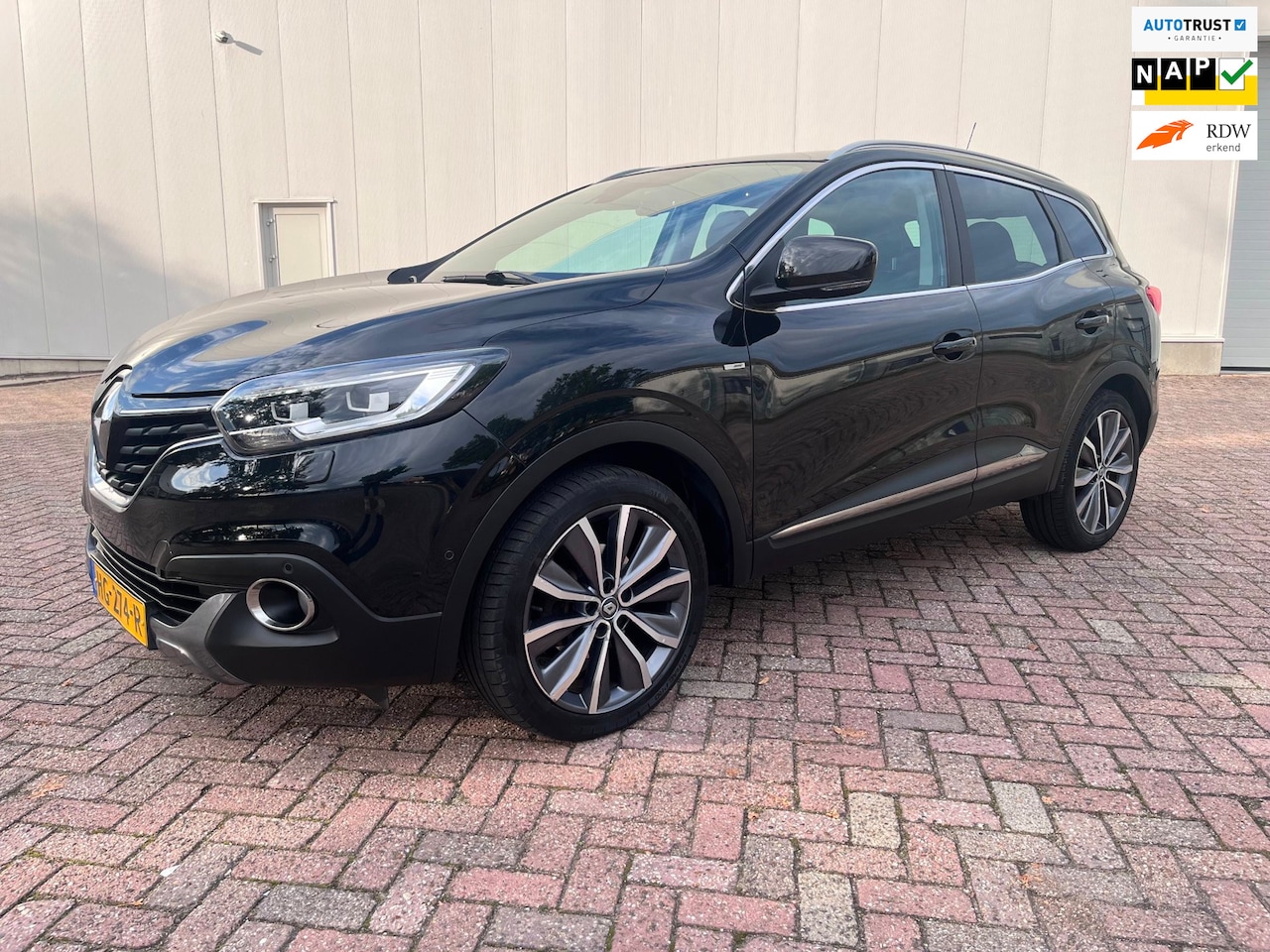 Renault Kadjar - 1.2 TCe Bose 1e eigenaar bomvol opties pano*navigatie*leder bekleding*camera*stoelverwarmi - AutoWereld.nl