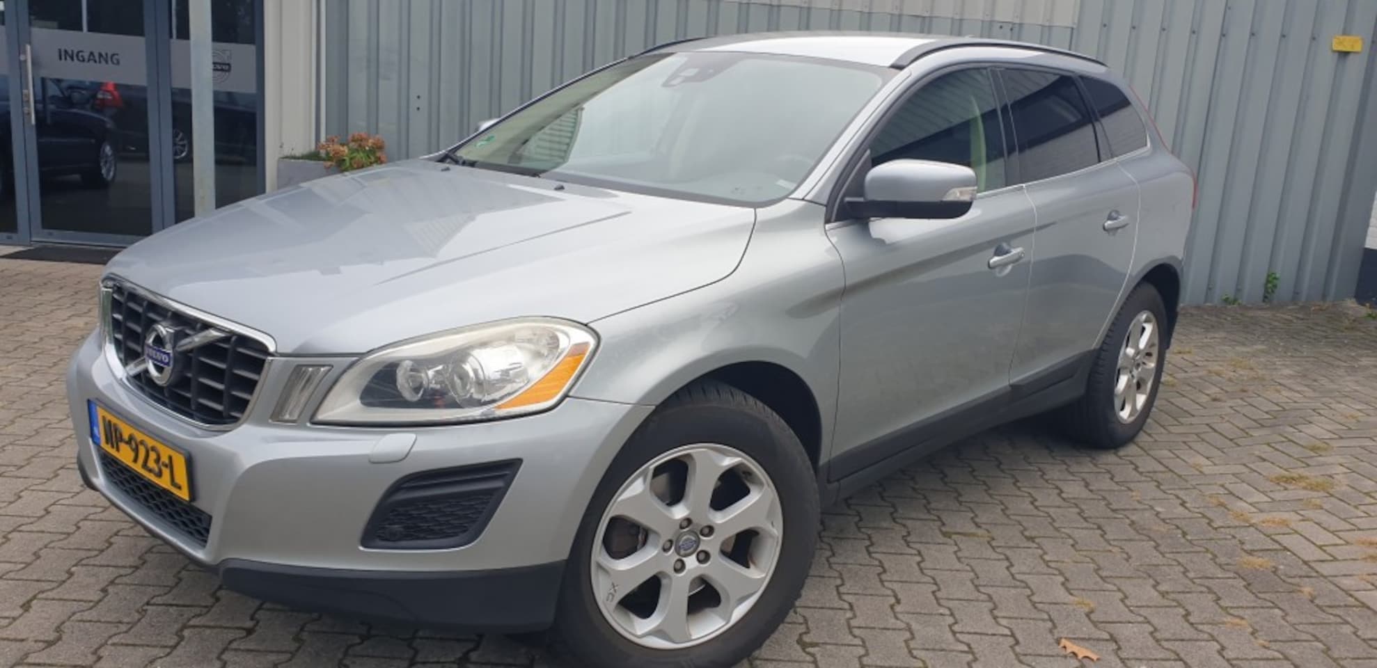 Volvo XC60 - 2.0 D4 AWD - AutoWereld.nl