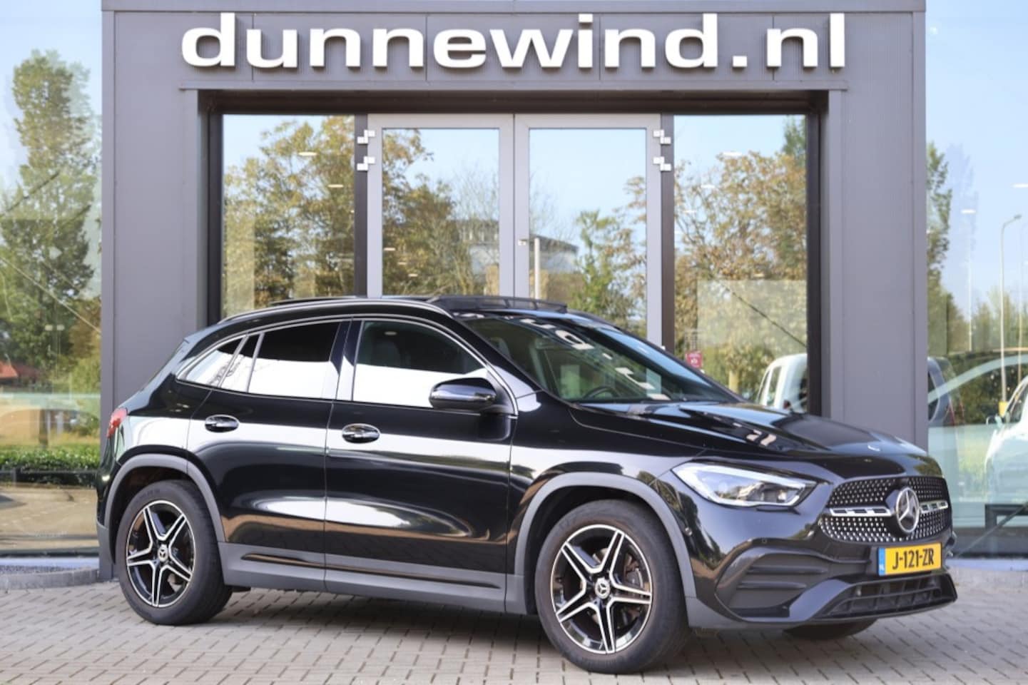 Mercedes-Benz GLA-Klasse - 200 4M AMG LINE *PANO*CARBON*TREKHAAK*MEMORY*SFEER*NIGHT*KEYLESS - AutoWereld.nl